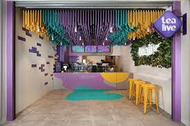 This Bubble Tea Store Draws Customers In With A Brightly Colored Accent Ceiling Tea Store Design Bubble Tea Shop Store Design