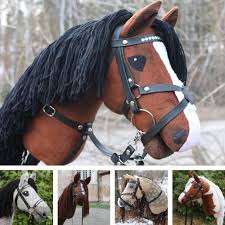 Lipizzaner sind als fohlen dunkel gefärbt und werden erst mit Wunderschones Steckenpferd Plusch Von Horseonthestick Handmade Spielpferd De