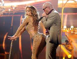 Pitbull cantante desnudo