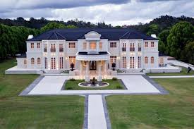 Gold Coast Hinterland Mansion Sells For Half Its Cost Luxury Homes Dream Houses Big Mansions Mansions
