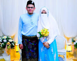 Seorang suami hanya terkedu melihat isteri menari di hadapannya selepas majlis pernikahan mereka, sabtu lalu. Jodohku Dengan Ninja 7 Bulan Berkenalan Kami Terus Ke Jinjang Pelamin