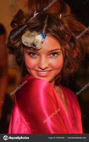 Hollywood November creasted Miranda