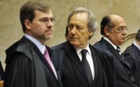 Lewandowski, revisor da ação penal sobre o suposto esquema de compra de votos de parlamentares denunciado em 2005, confirmou o fato ao chegar à sessão da segunda turma do stf. Abaixo Assinado Pelo Impeachment De Gilmar Lewandowski E Toffoli Supera 500 Mil Apoiadores Congresso Em Foco
