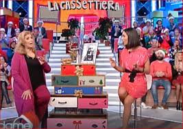 Curato da fatma ruffini, lo show a premi emerge sul piccolo schermo a cento, cento diventerà il tormentone per il pubblico di ok, il prezzo è giusto che ama il game show e lo segue incollato al piccolo schermo. Iva Zanicchi Mio Padre In Un Campo Di Sterminio Pesava 38 Chili