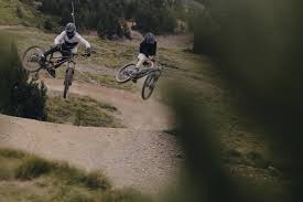 Commencal's new clash reshaped as a longer bike park shredder with adjustable attitude. Commencal 2021 Clash Origin Slate Grey 2021