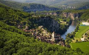 Le Lot Pays De Cocagne La Terre Est Un Jardin En 2020 Tourisme Tourisme En France Vacances A La Campagne