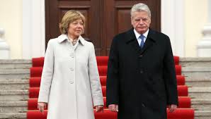 Deutschlands first lady daniela schadt, 53, findet ihr repräsentatives aussehen mitunter komisch. Joachim Gauck Daniela Schadt Darum Heiratet Er Sie Auch Nach 15 Jahren Nicht Bunte De