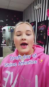 Ashley Ammons's Instagram, Twitter & Facebook