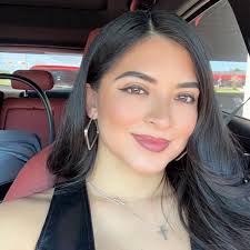 Hello, I was late to expo today and didn't get to go talk to the pace  groups! Does anyone know if there will be a 2:30 half marathon pace group  in corral