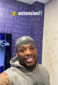 Derrick Henry checking in after signing his extension 🔥#ravens  #derrickhenry