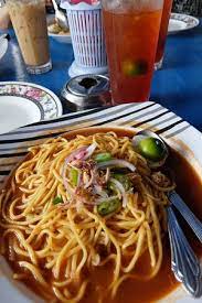 Sepanjang di sana, kami akan mengunjungi gerai mee udang beberapa kali dan last sekali sebelum balik kl. Ayu Mee Udang Teluk Kumbar Restaurant Reviews Photos Phone Number Tripadvisor