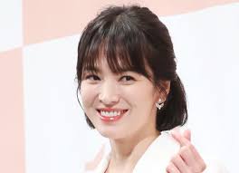 Park hyung sik sorprendió a song hye kyo con un presente en el set de grabaciones de la actriz para su nuevo drama. Song Hye Kyo Instagram Update Descendants Of The Sun Actress Flaunts Her Fur Baby Ruby On Social Media Kdramastars