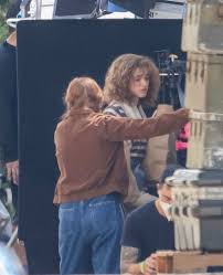 This latest set of set images comes from metro.co.uk and they could be considered pretty spoilery.so be warned. Sadie Sink And Natalia Dyer On The Set Of Stranger Things Season 4 In Atlanta 06 15 2021 Hawtcelebs