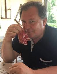 Mario Barbieri lei che provoca la Juventus esibendo una Coppa da Poesia e  da Champions League, ci sveli il segreto dei suoi Marubini e della Mariola!  E cosa fa lei agli arbitri? -