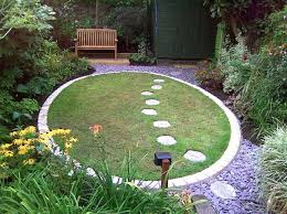 Circular Garden Entrance Found On Gardensanctuaries Co Uk Circular Lawn Garden Entrance Circular Garden Design
