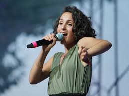 Konkursie piosenki eurowizji (2021) z utworem „voilà (ang.) 2021 Barbara Pravi Eurovision 2021 This Disease Which Forced Her To Have An Abortion Three Times Current Woman The Mag