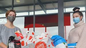 Melbourne holds off on easing amid new outbreak. Xzbaq Txks Nym