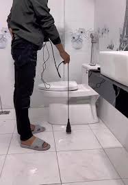 تعد تسربات الحمامات اخطر الاماكن لنزولها علي سقف الجار او عمل رطوبة في  جدارن الشقة من اسفل او خروج المكاء من علب الكهرباء او نزوح الماء من المنور  ويمكن حل المشكلة وتفادي تكسيرر الحمام من خلال ...