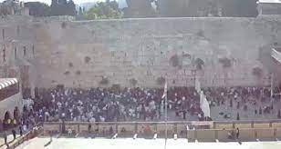 The wailing wall or western wall, known in islam as the buraq wall, is an ancient limestone wall in the old city of jerusalem. Xmzny2tw6tcvsm
