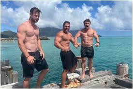 Elsa pataky gave an update on how liam hemsworth is. Chris Hemsworth Shows Off Insanely Ripped Body On Beach Vacation With Family Qnewshub
