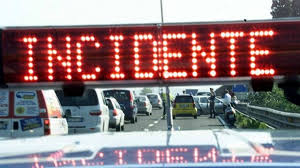 I vigili del fuoco hanno estratto il coropo senza una vita di un uomo. Ultim Ora A1 Incidente Stradale Tra Frosinone E Anagni Prestare Attenzione Liritv It