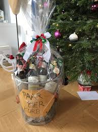 Paar Bier Korb Bierflaschen Bier Weihnachten