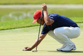 The absolute basics * golfers play four rounds of 18 holes each day over four days, with the player totalling the fewest combined strokes. Iii3ntprthyqcm
