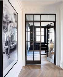 We Like Our Entrance With A Whole Lot Of Artwork This One Wins It Designed By Shophousedesign By Avec Images Amenagement Maison Idee Deco Appartement Maison