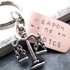 Scales Of Justice Weapon Of Choice Keychain Lawyer Gift Attorney Gift Law Student Gift Law School Graduate Gift Optional Initial Disc Emma Vockeroth Avukatlar Hediyeler Hukuk