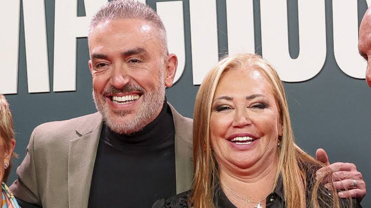 Belén Esteban, muy emocionada, arropa a su amigo Kiko Hernández en una  noche de lo más especial