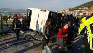 07 mart 2019 perşembe 16:48. Ogrencileri Tasiyan Otobus Kaza Yapti 48 Yarali