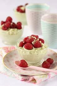 Mousse Au Chocolat Blanc Matcha Framboises Recette Realisee Pour 750g Le Mag Mousse Chocolat Blanc Cuisine Creme Recette