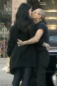 Check out the latest pics of kat von d. Kat Von D And Rafael Reyes Go Their Separate Ways After Meeting At Cafe Gratitude Readsector