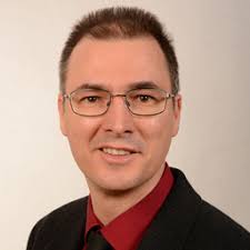 Mitarbeitende von Skyhigh Security