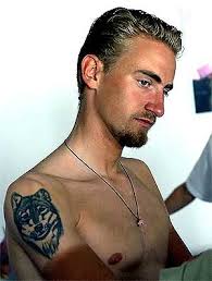 Explore {{searchview.params.phrase}} by color family {{familycolorbuttontext(colorfamily.name)}} Frank Vandenbroucke Veloveritas