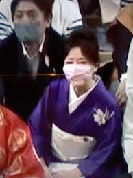 大相撲九州場所 土俵際の溜席に毎日座る話題の「着物美人」何者なのか本人直撃してみた(セブン) | モンスター