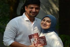 Beliau sudah dididik bagi menjadi seorang yang akan. Ceritakan Kisah Hidupnya Ammar Zoni Tulis Buku Ammar Amarah Dan Arah