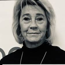 Efter 5 års studier till civilingenjör inom energiteknik och ett givande  examensarbete hos Saab så ser jag fram emot att få komma tillbaka och jag  är numera Systemingenjör på Saab! 💐