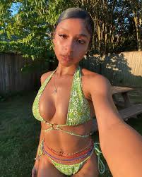 Layla James - Free pics, galleries & more at Babepedia