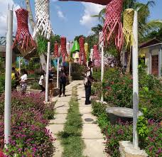 Di dalamnya banyak binatang binatang lucu, ada. Memburu Spot Foto Keren Di Taman Bunga Kebon Asri Klaten
