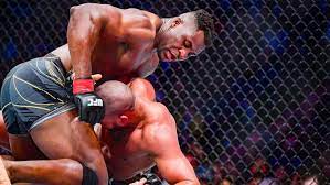 Francis Ngannou : pour son retour dans le MMA, le Camerounais s'impose dès  le premier round au PFL contre Renan Ferreira