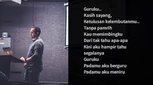 Pengorbananmu tak termampu dibalas, hanya mampu dikenang. 15 Contoh Puisi Tentang Guru Yang Mengharukan Kepogaul