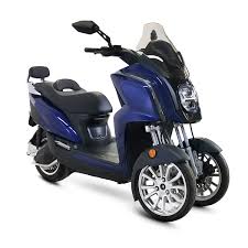 Équivalent à la catégorie des 50 cm3, vous pouvez utiliser le doohan itank 50 sans posséder le permis. Rider 3rs 8190 Go2roues