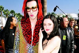 During his childhood, one of his neighbors molested him several times until the young brian broke down one day and told his mother what happened. 5 Deretan Seleb Seksi Mantan Pacar Marilyn Manson