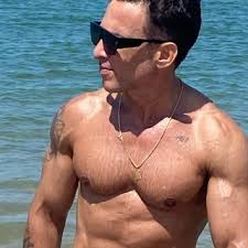 Email Address of @giraldoruiz Instagram Influencer Profile