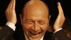 Pe atunci, basescu devenise cel mai tanar comandant de vas, la numai 34 de ani! Tanarul Traian Basescu Fuma Carpati Si Era Timid Cu Fetele Mobile