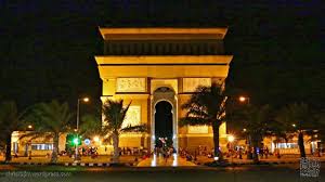 Setiap hari simpang lima gumul banyak dikunjungi oleh masyarakat kota kediri maupun luar kota kediri. Paris No It Was Not In Paris Krishna S Pictures And Notes