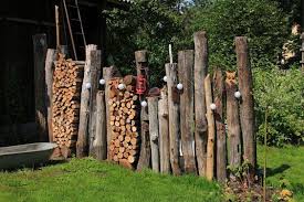 Finden Sie Ihren Gartenzaun Etwas Langweilig Dann Pimpen Sie Ihren Zaun Mit Diesen 17 Kreativen Ideen Bastelideen Schonen Stecknadeln Zaun In 2020 Gartendesign Ideen Gartenzaun Gartengestaltung Ideen