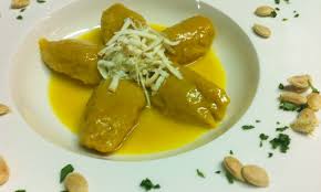 Gnocchi con zucca e ricotta. Gnocchi Di Zucca Al Burro E Salvia Con Scaglie Di Ricotta Affumicata