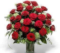 Tres rosas de color rojo oscuro aislado en blanco. Fotos De Ramos De Flores Rosas Red Roses Online Flower Shop Valentines Flowers